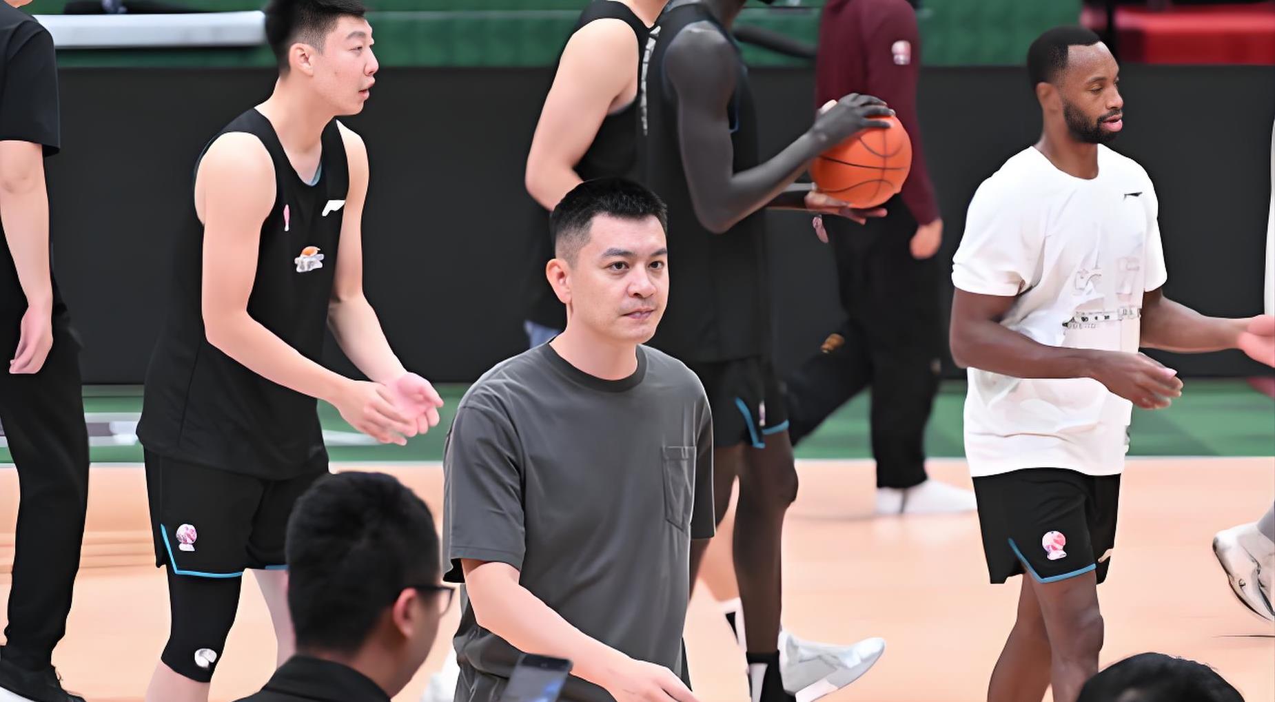 星空体育网站-辽宁男篮全队备战下一场重要比赛