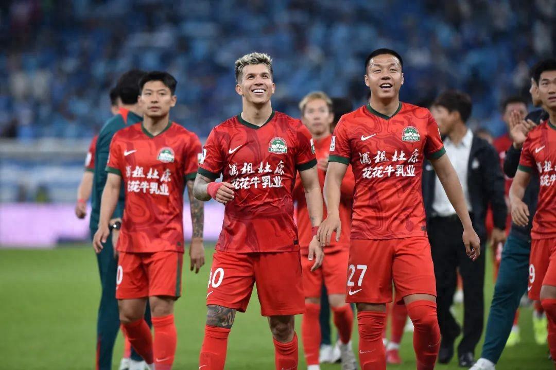 星空体育课程-河南队展现团结力量，夺得宝贵胜利