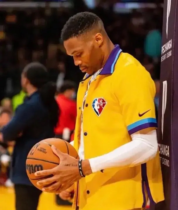 关于安吉因伤退赛,湖人队卫冕路漫漫的信息 关于安吉因伤退赛,湖人队卫冕路漫漫的信息