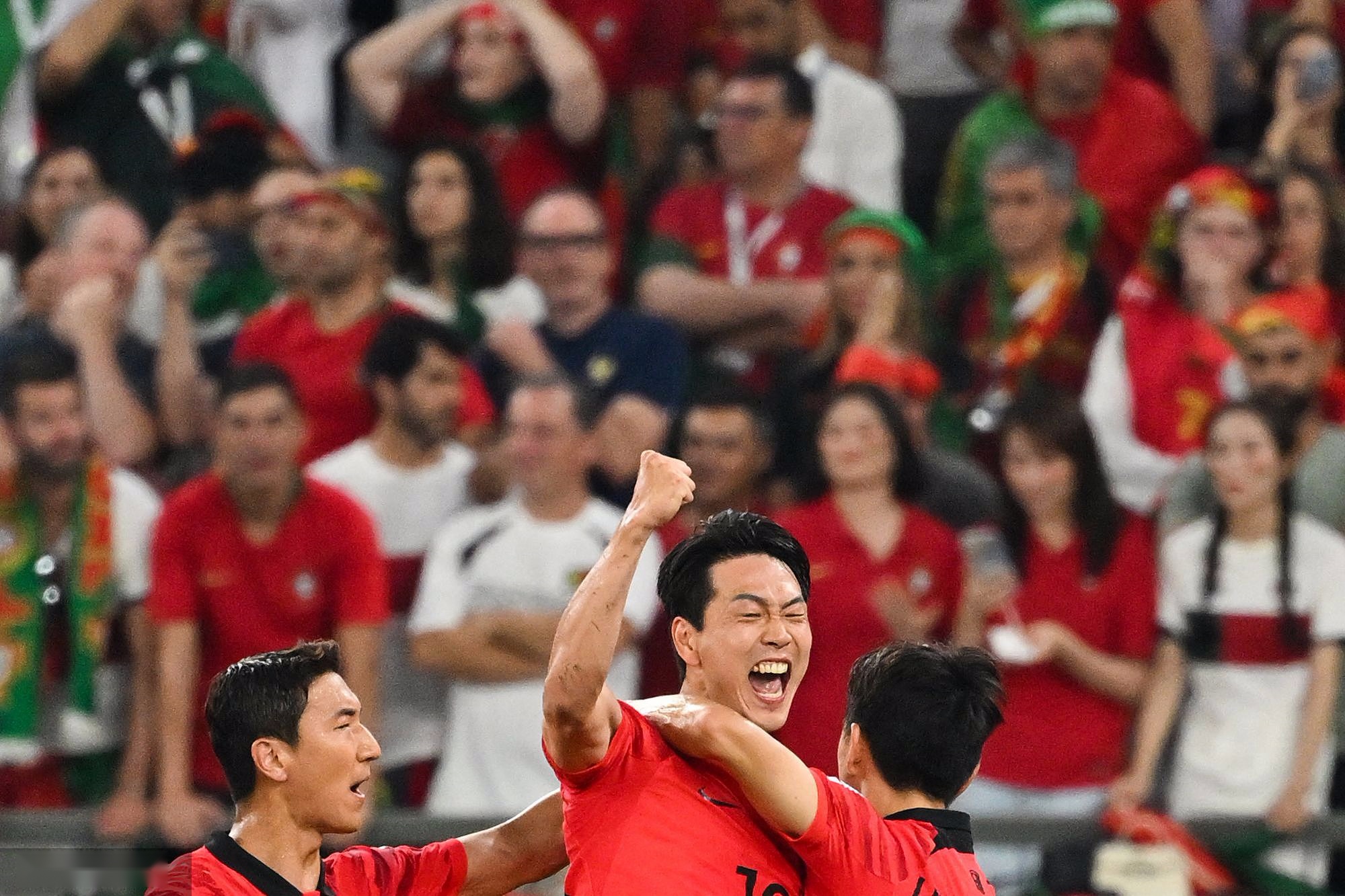 关于热那亚队员集体爆发，赢得重要胜利的信息