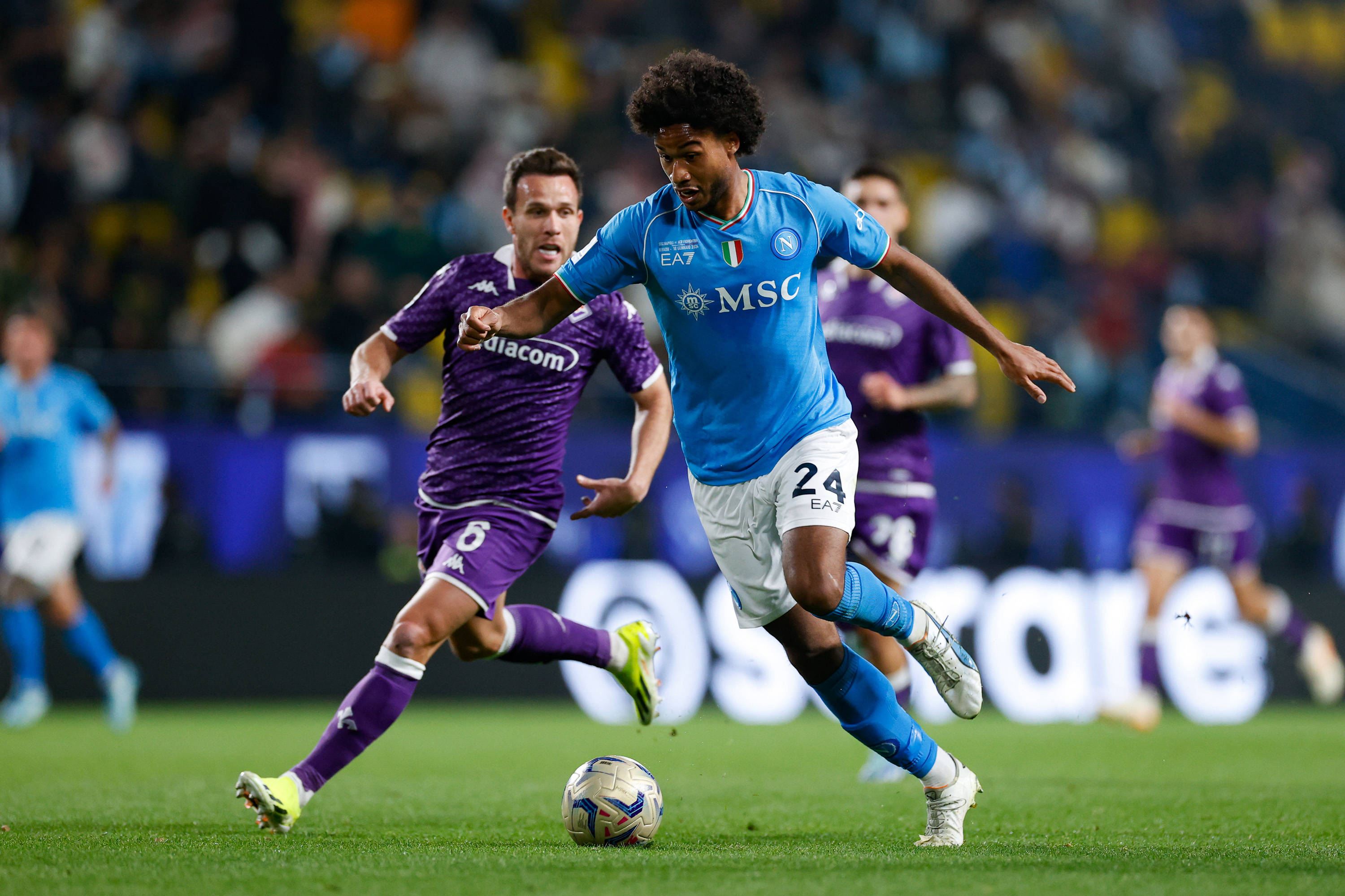 佛罗伦萨球员集体续约,为球队未来奠定基石的简单介绍 佛罗伦萨球员集体续约,为球队未来奠定基石的简单介绍