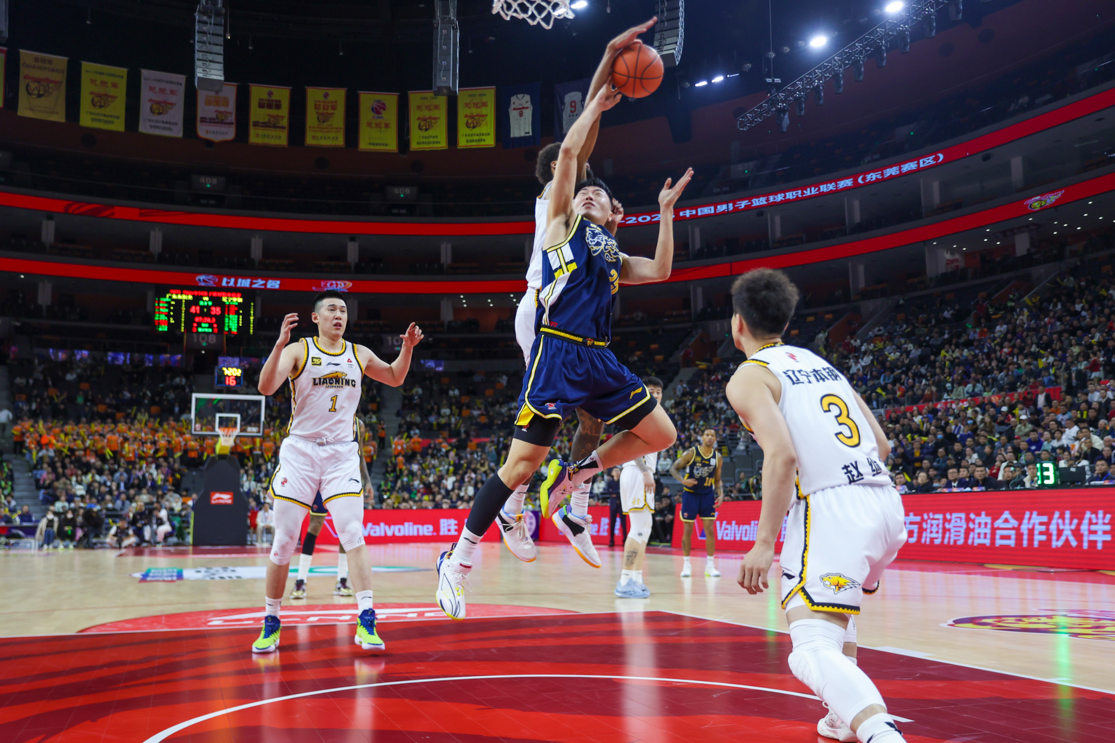 贵州男篮在比赛中力克对手,展现实力的简单介绍 贵州男篮在比赛中力克对手,展现实力的简单介绍