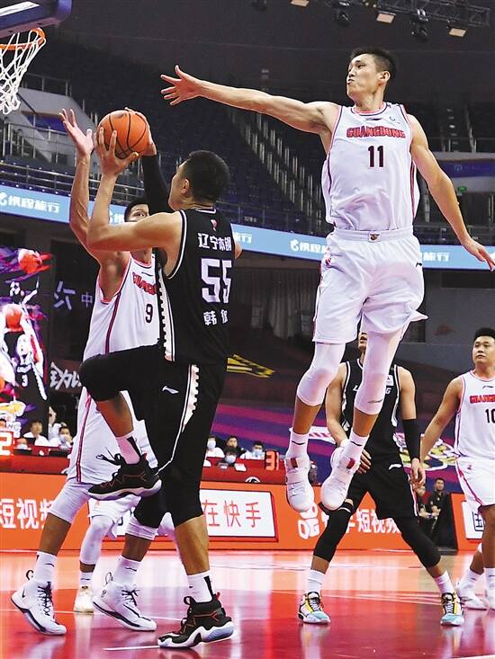 关键时刻,队长发挥表现稳重 关键时刻,队长发挥表现稳重