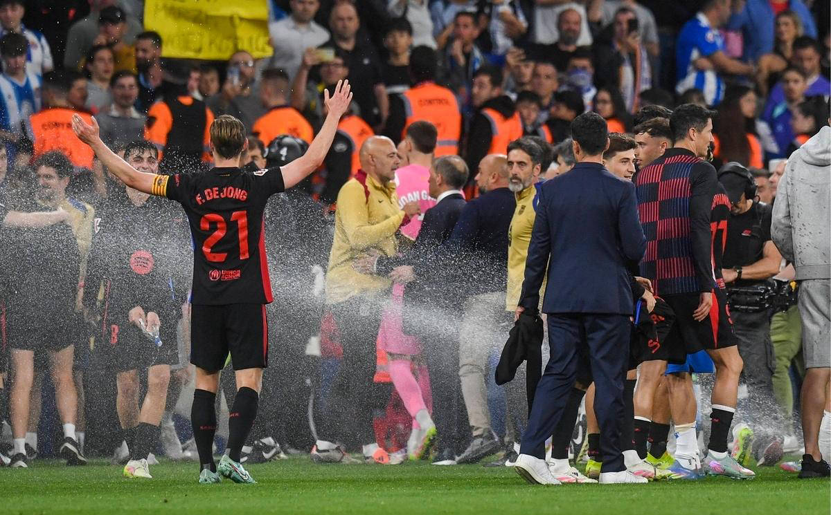 包含巴萨战胜巴伦西亚,压哨进球引爆全场欢呼的词条 包含巴萨战胜巴伦西亚,压哨进球引爆全场欢呼的词条