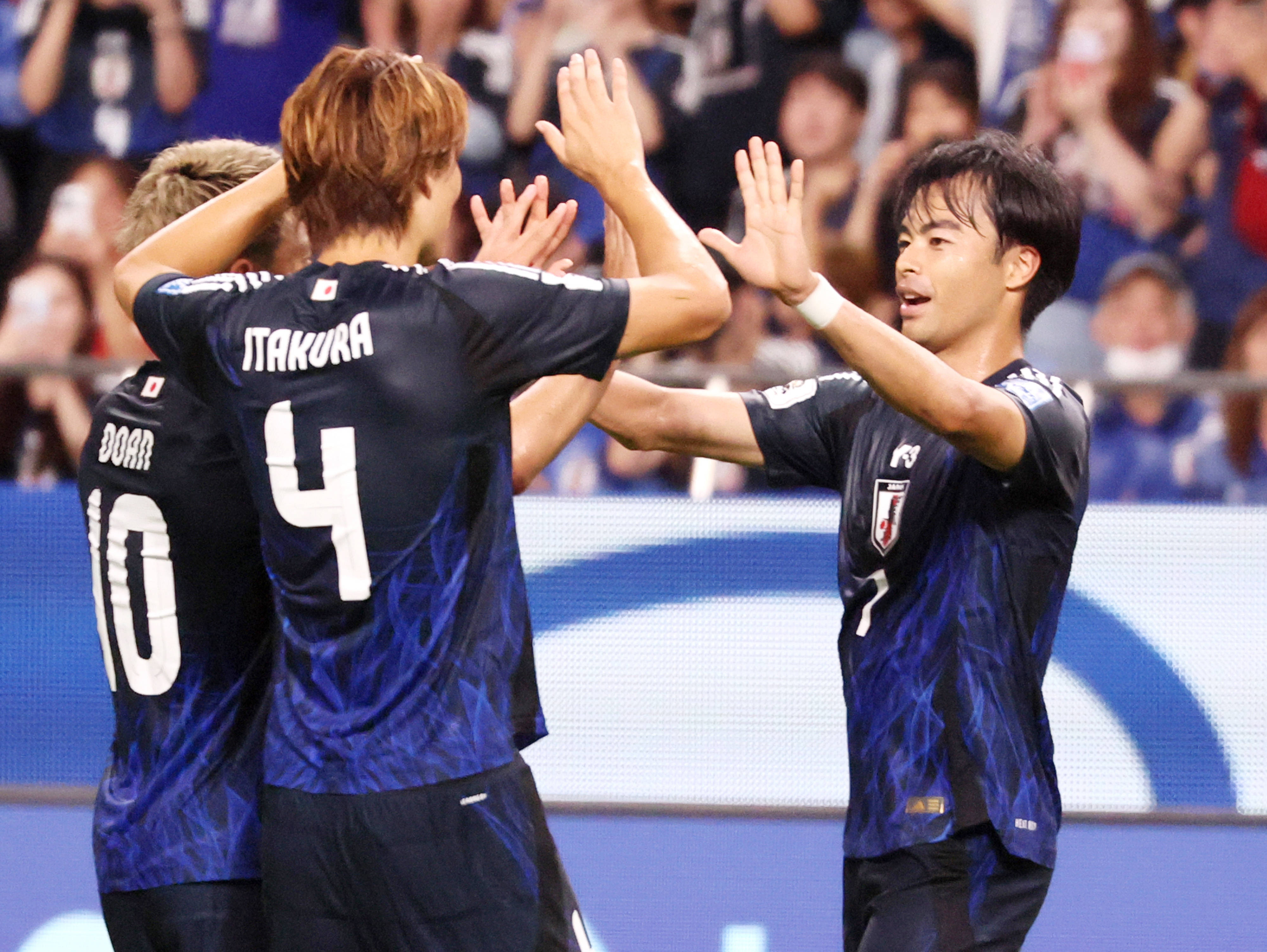 日本队在亚洲杯赛中晋级16强 日本队在亚洲杯赛中晋级16强