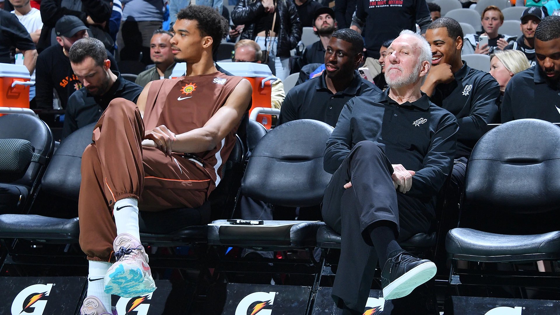 马刺不敌尼克斯遭遇两连败 马刺不敌尼克斯遭遇两连败