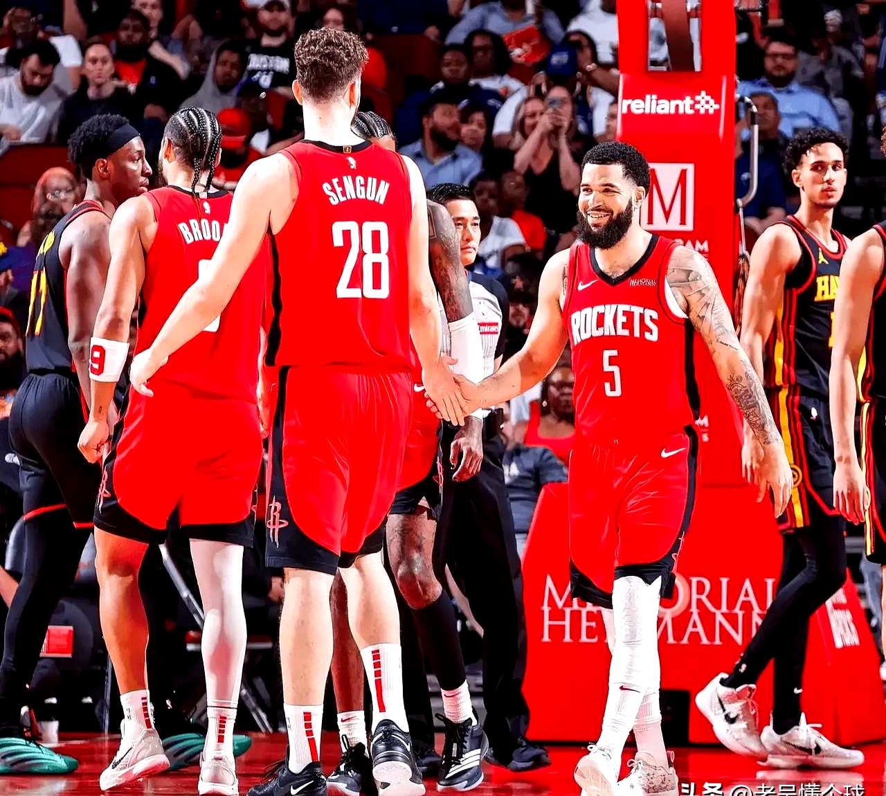 火箭击溃开拓者,继续领跑西部 火箭击溃开拓者,继续领跑西部