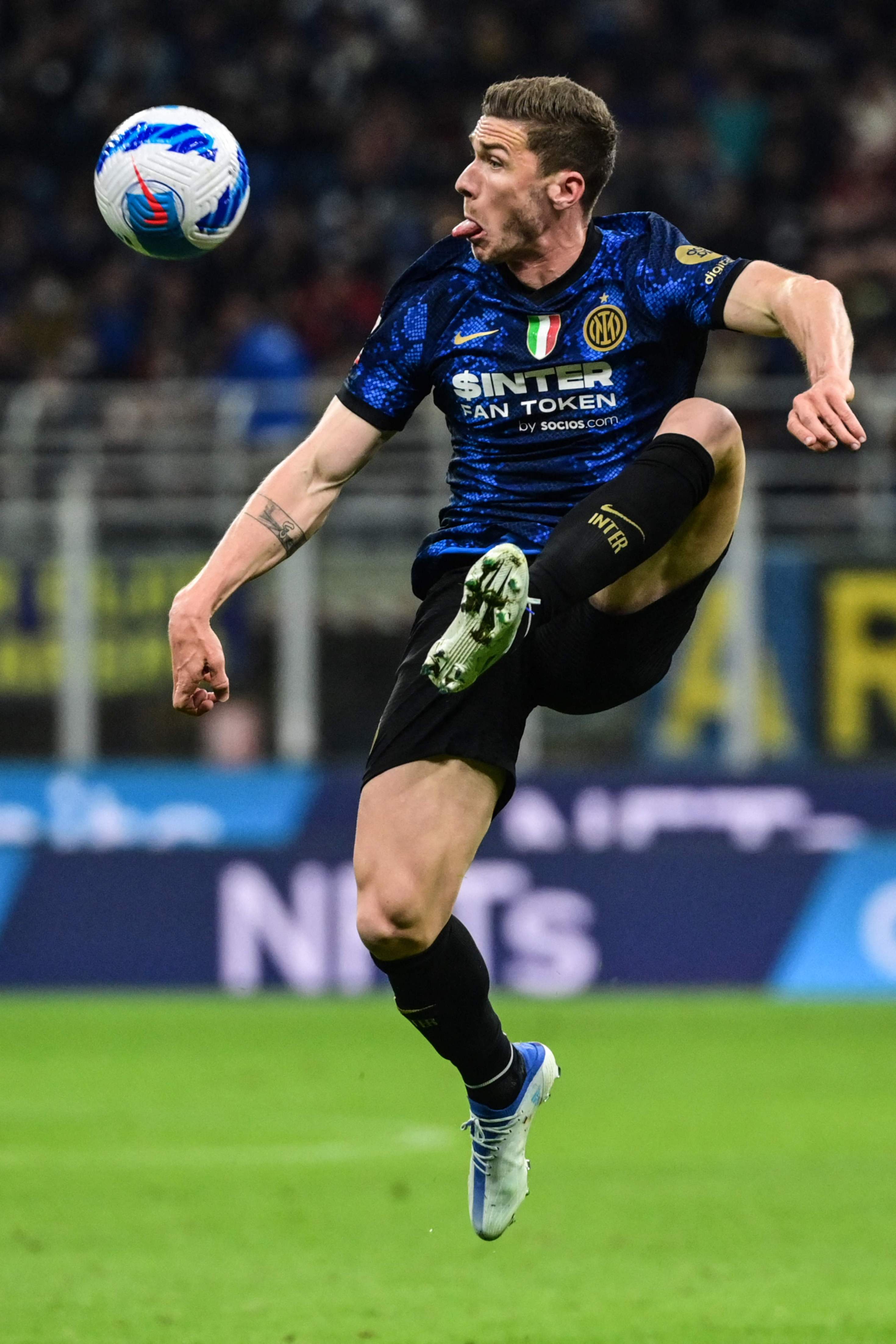 关于意大利足球赛场上球员们的精彩表现的信息 关于意大利足球赛场上球员们的精彩表现的信息