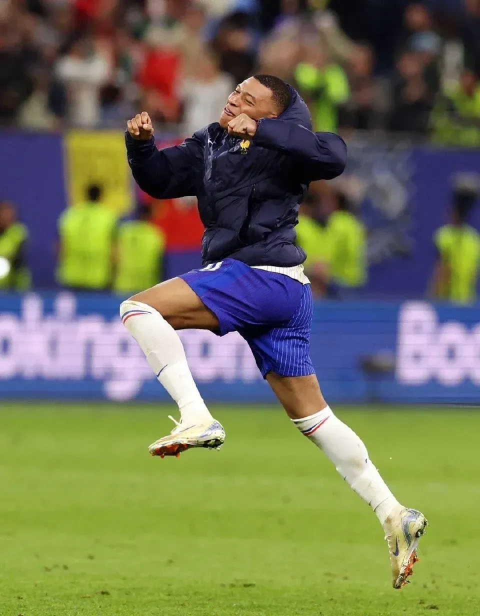 星空体育网站入口-法国运动员表现出众，拔得头筹登顶领奖台的简单介绍