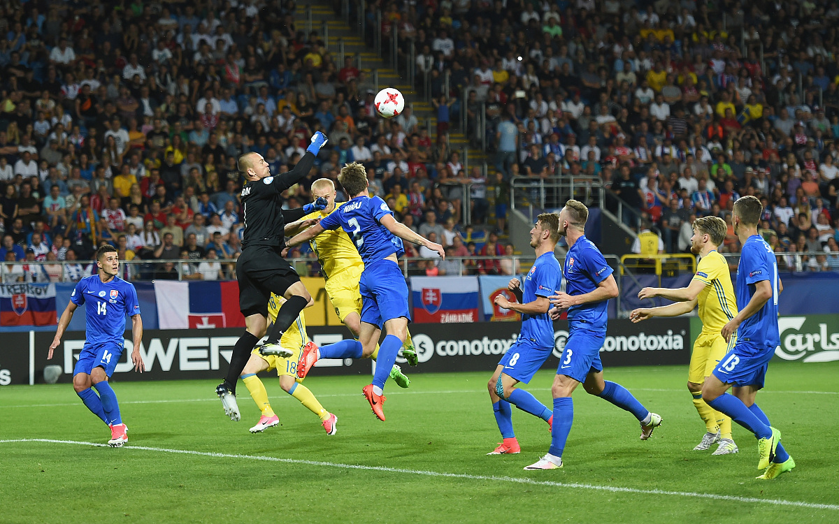 星空体育娱乐-激烈角逐！球员们在比赛中展现团队精神的简单介绍